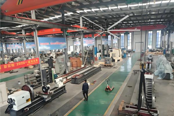 工業用大型シーリングファンのサイズ選び：完全ガイドと計算式